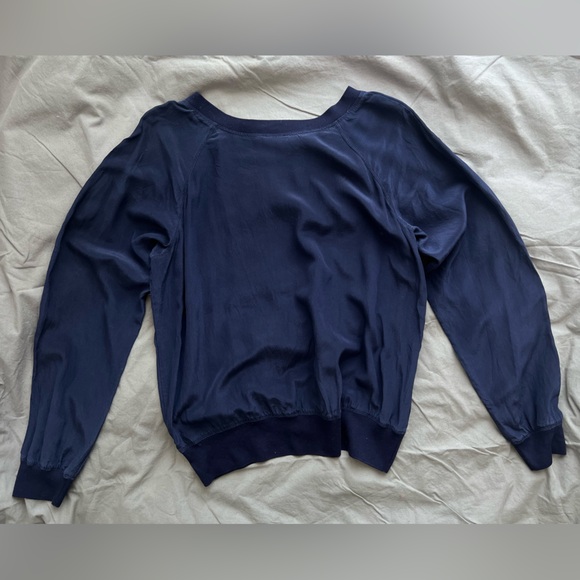 Club Monaco Silk pullover navy raglan sleeves - Picture 3 of 5